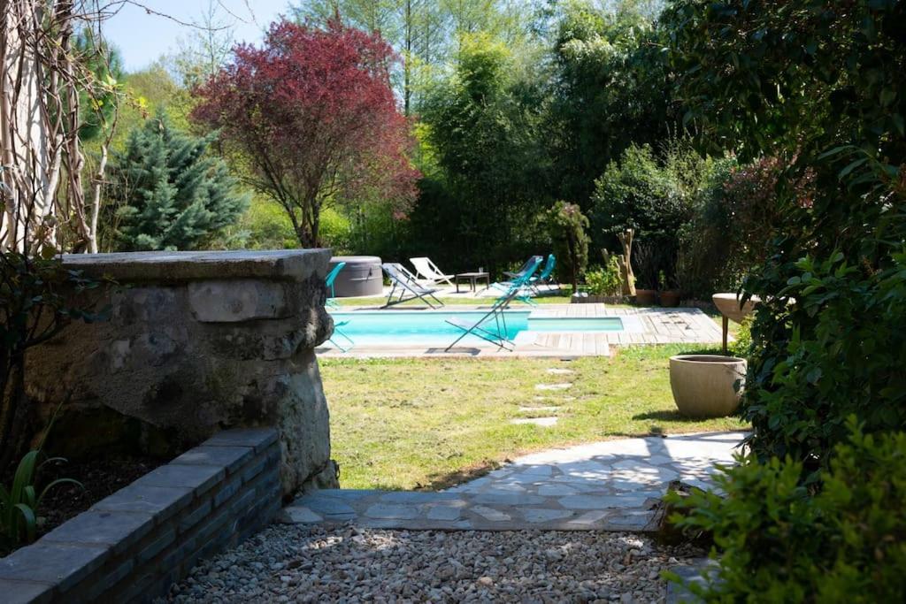Le Clos Du Tilleul Fabuleuse Propriete 15 A 30 Pers Piscine Au Coeur D'Un Charmant Village Thilouze Экстерьер фото